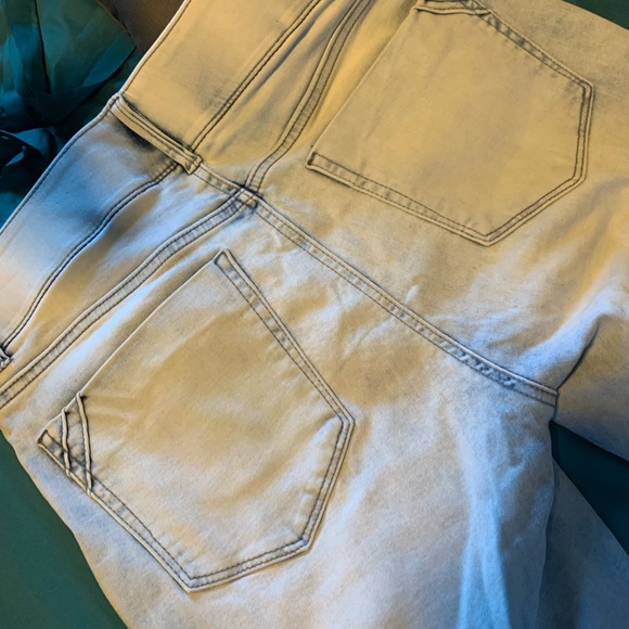 Apt. 9 Pants - Light denim capris